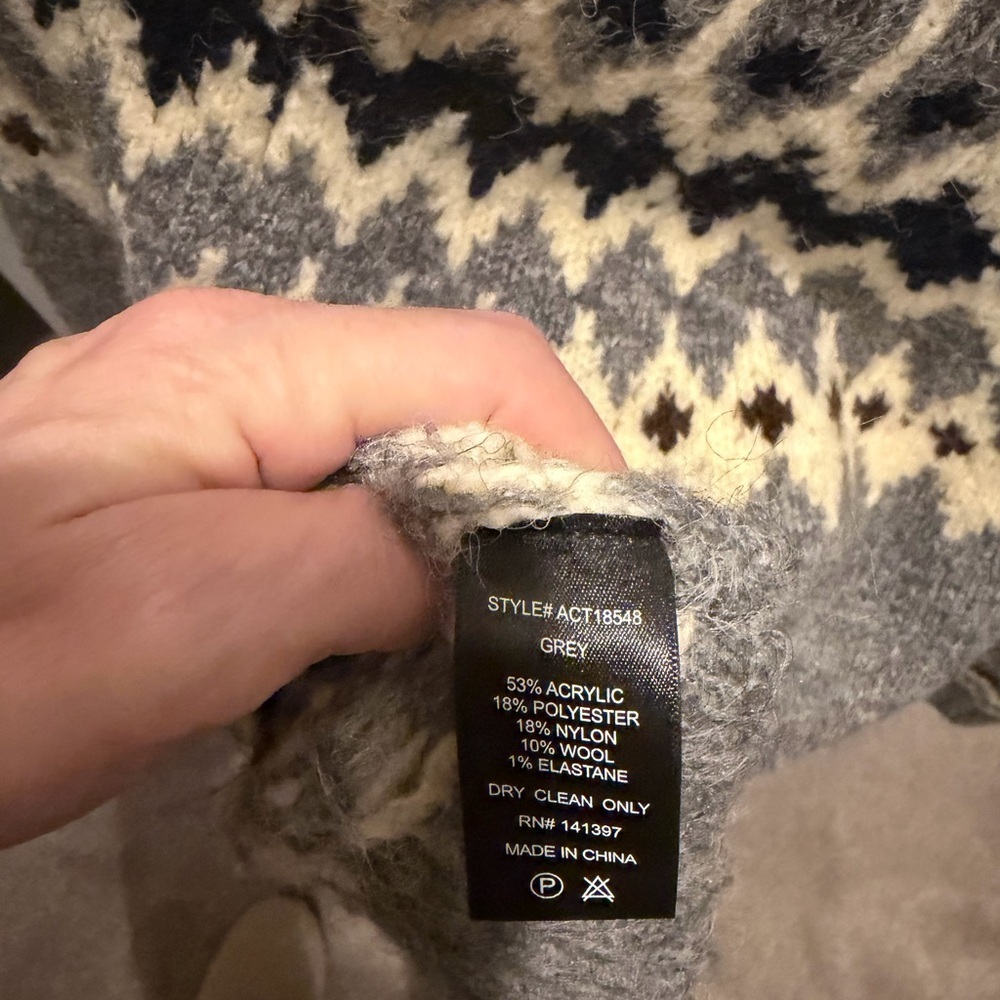 Astr Gray and Cream Feyre Fair Isle Sweater - Picture 7 of 7